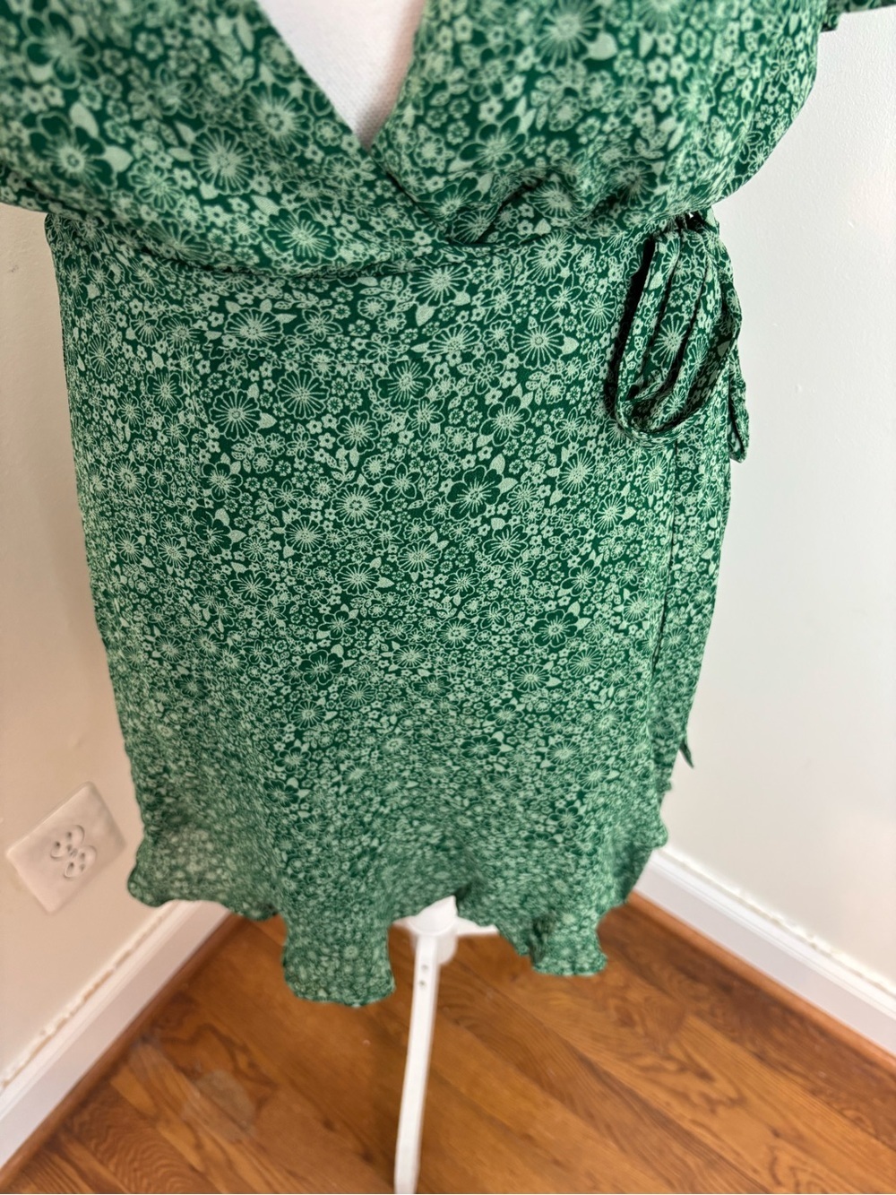 Reformation Lucas Green Dress Size Large - Picture 7 of 15